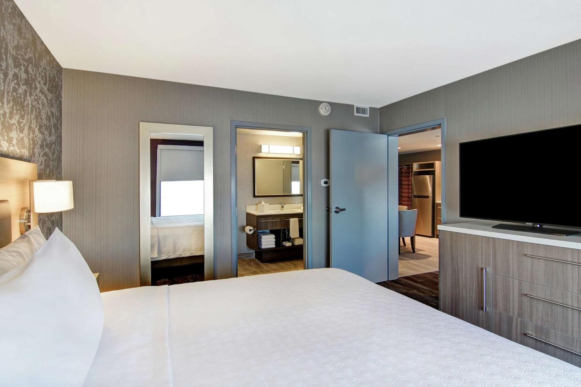 Home2 Suites By Hilton Edmonton South Экстерьер фото